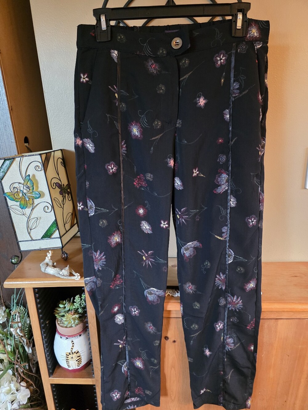 Amaryllis Black Wildflower Floral Print Ankle Length Pants With Satin Piping
